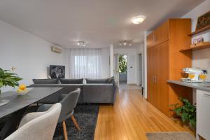 TERRA MAGICA DELUXE Apartment Or Room with Central Heating, Free Parking, Terrace and Sea View