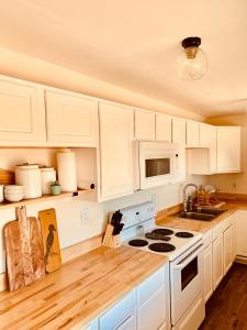 Casa Agave: Comfy Joshua Tree Cottage With Free Breakfast Bar