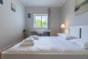 Stunning Apartment w Pool