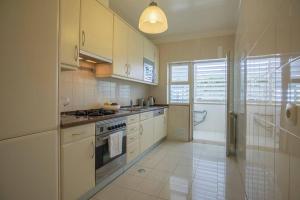 Stunning Apartment w Pool