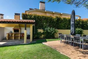 Stunning Apartment w Pool