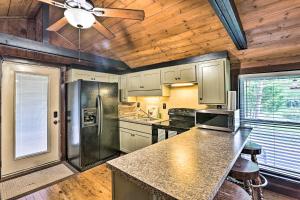 1950s Serenity Pond Cabin with View Peace and Quiet!