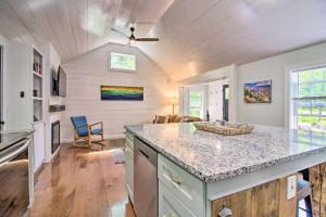 Stylish Mountain Home Near Ski, Golf + Manchester!