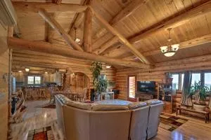 Exquisite Log Home with Lander Valley Views! - Boulder