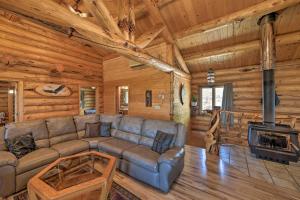 Exquisite Log Home with Lander Valley Views!