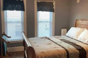 Spacious Duplex with Mountain Views, parking, wifi - Errol