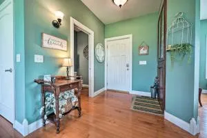 Blue Birds Perch Stunning Home on Private Hilltop - Lagrange