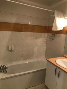 Appartements Studio Cite medievale 250 m : photos des chambres
