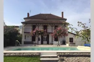 5-bedroom house with pool at edge of small village - Laparade