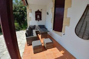 Maisons de vacances 5-bedroom house with pool at edge of small village : photos des chambres