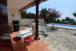 Maisons de vacances 5-bedroom house with pool at edge of small village : photos des chambres