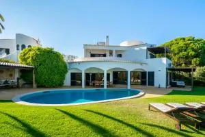WHome Luxury Private Family Villa w/ S-Pool AC & Parking - Vau