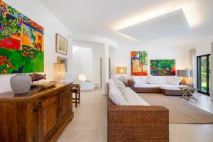 Luxury Private Family Villa with Pool AC & Parking