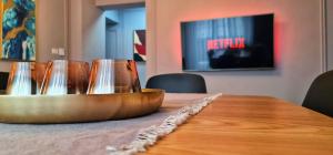 Delux Suite - Apartament 100 de m2 cu 3 camere și parcare gratuită, lângă Arena Mall in Centrul Bacău