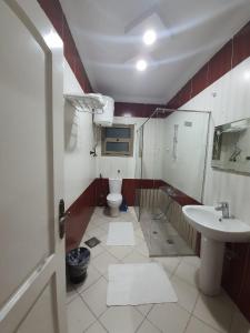 Saraya Abbas ELaser Street-families only