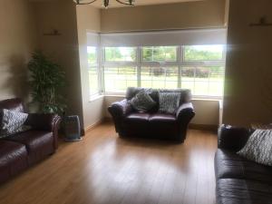 Dungannon 2 Bed Bungalow - Sleeps 5 - Pet Friendly