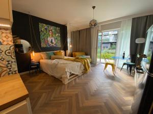 Uroczy apartament Art Marina z widokiem na rzekę i bezpłatnym parkingiem