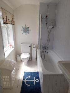 Pavilion Cottage next to Gorleston beach with sea views - pet friendly!