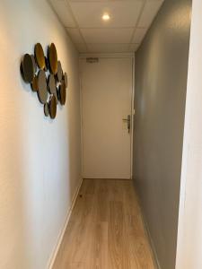 Appartements LYS - 7 Min des parcs Walt Disney- Parfait pour les familles- Arrivee Autonome - Parking & Wifi Gratuit : photos des chambres