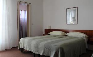 Doppel-/Zweibettzimmer mit Balkon