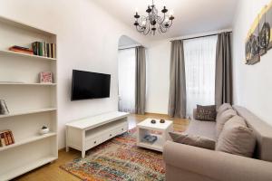 Sweet Home Apartment