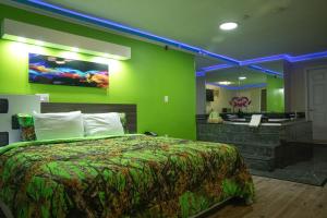 Deluxe Suite with Spa Bath room in Classic Motor Lodge Providence - West Greenwich