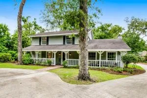 My Best Friend's House - Saint Clair Estates