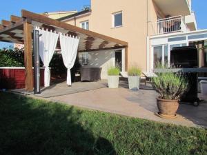 Apartment in Zambratija with sea view, terrace, air conditioning, WiFi (4961-1) 