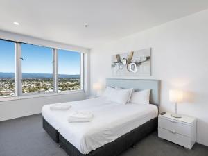 Luxury 3 Bedroom Apartment with Ocean Views - Coast HM