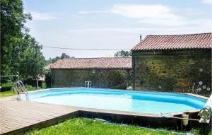 Gorgeous Home In Scillé With Wifi - Vernoux-en-Gâtine
