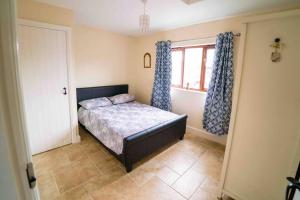 Bwthyn Bach Cozy country retreat