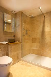 Deluxe Double Room room in The Queen's Inn