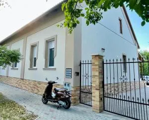 Vörösmarty apartmanház - Maroslele