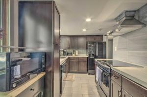 1 Mi to Lake of the Ozarks Condo with Pool Access