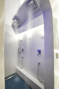 Blue White Residence