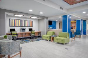Holiday Inn Express Hotel & Suites Greenville by IHG