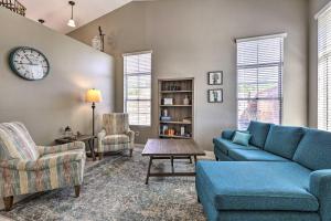 Hot Tub & Fire Pit: Phoenix Oasis Near Hiking!
