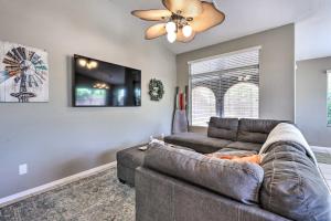 Hot Tub & Fire Pit: Phoenix Oasis Near Hiking!