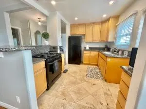 Rustling Leaves 2bd/1 ba Upstairs Parking/Laundry - 兰乔帕洛斯弗迪斯