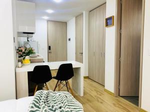 Loft CHICÓ 103, parqueadero, Wifi 200 mgbs, Smart tv