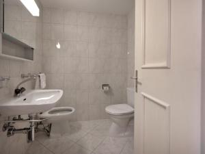 Apartment Chesa Linaria by Interhome