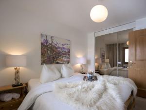 Apartment Chesa Ludains 8 by Interhome