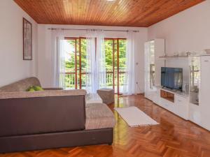 Apartment Mirjana - LBN312-2 by Interhome