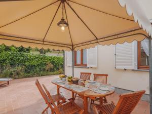 Holiday Home Rosa by Interhome