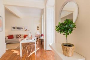 Alfama Renovated Charming Historic Flat near Baixa