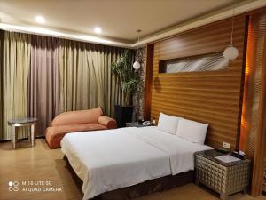 Phòng Giường Đôi Lớn Loại Sang (Deluxe Queen Room)