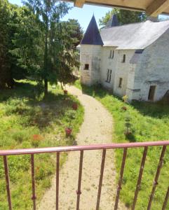 Charmant refuge à Courchamps, terrasse et jardin