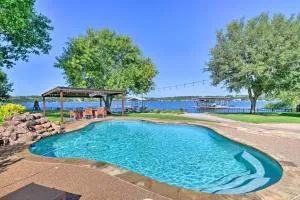 Spacious Granbury Home with Lakefront Outdoor Oasis! - DeCordova