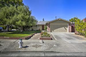 Sunnyvale Home with Patio Family and Pet Friendly!