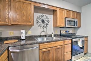Heated Pool Access Condo Less Than 5 Mi to Branson Strip!